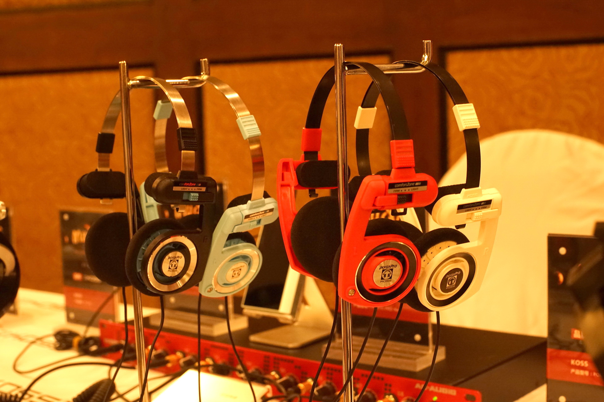 某IT垂直网站四度转手失败，只能开展会卖HIFI耳机器材了？