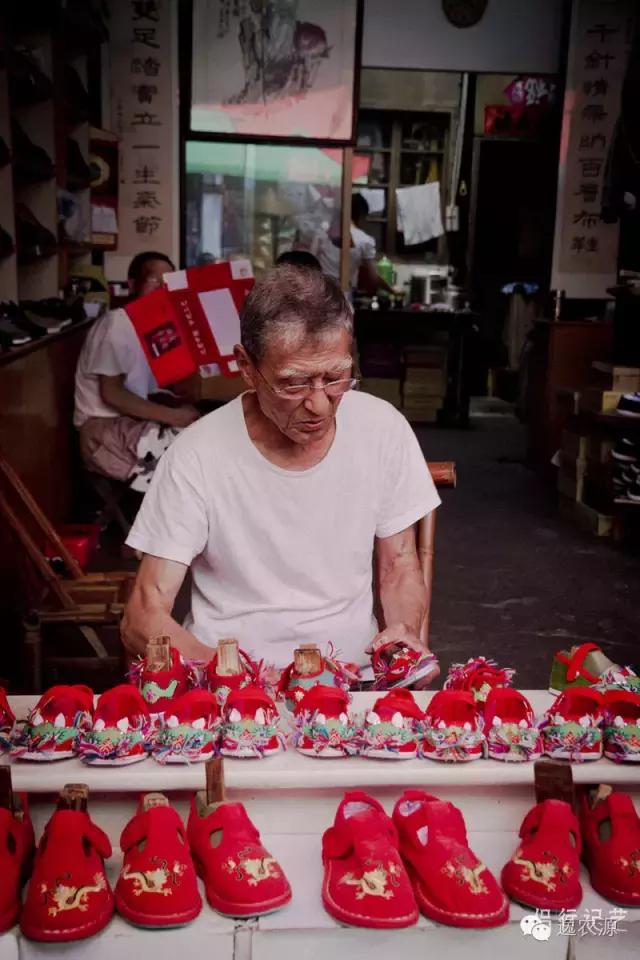 坚守｜梅家人的故事——梅位炳的手工鞋铺