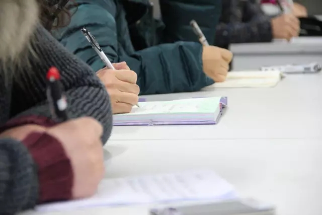 英语自学还是报培训班好,英语培训班让开吗