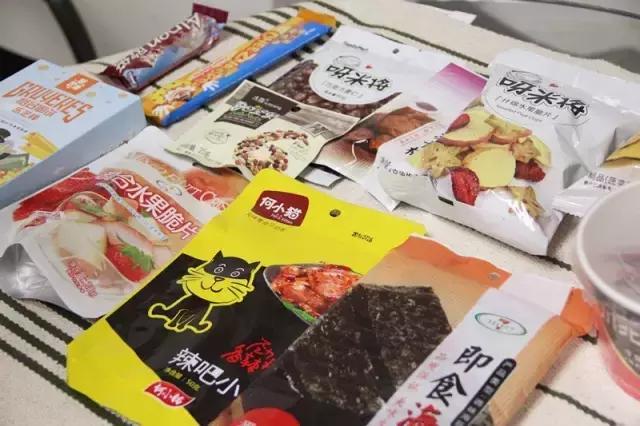 肉测711、全时、全家的24种零食，好不好吃一看就晓得