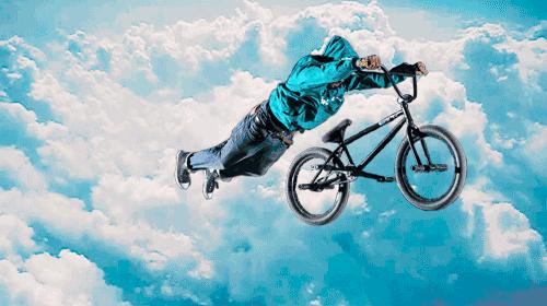 穿了一件特别新的卫衣,穿了一件很喜欢的卫衣