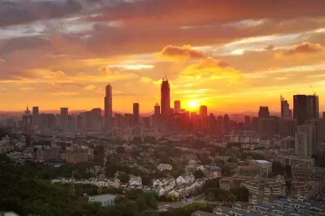 我叫大连，你也可以叫我滨城，这是我的最新简历，请收好！