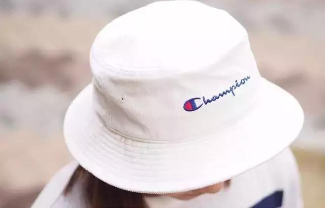 穿了一件很喜欢的卫衣,champion卫衣连帽和圆领