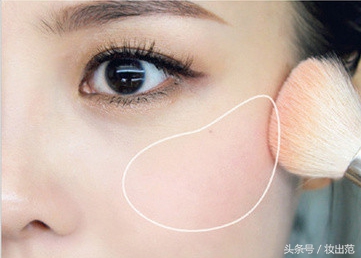 面试妆容简单干练,适合面试的职业妆容打扮和发型