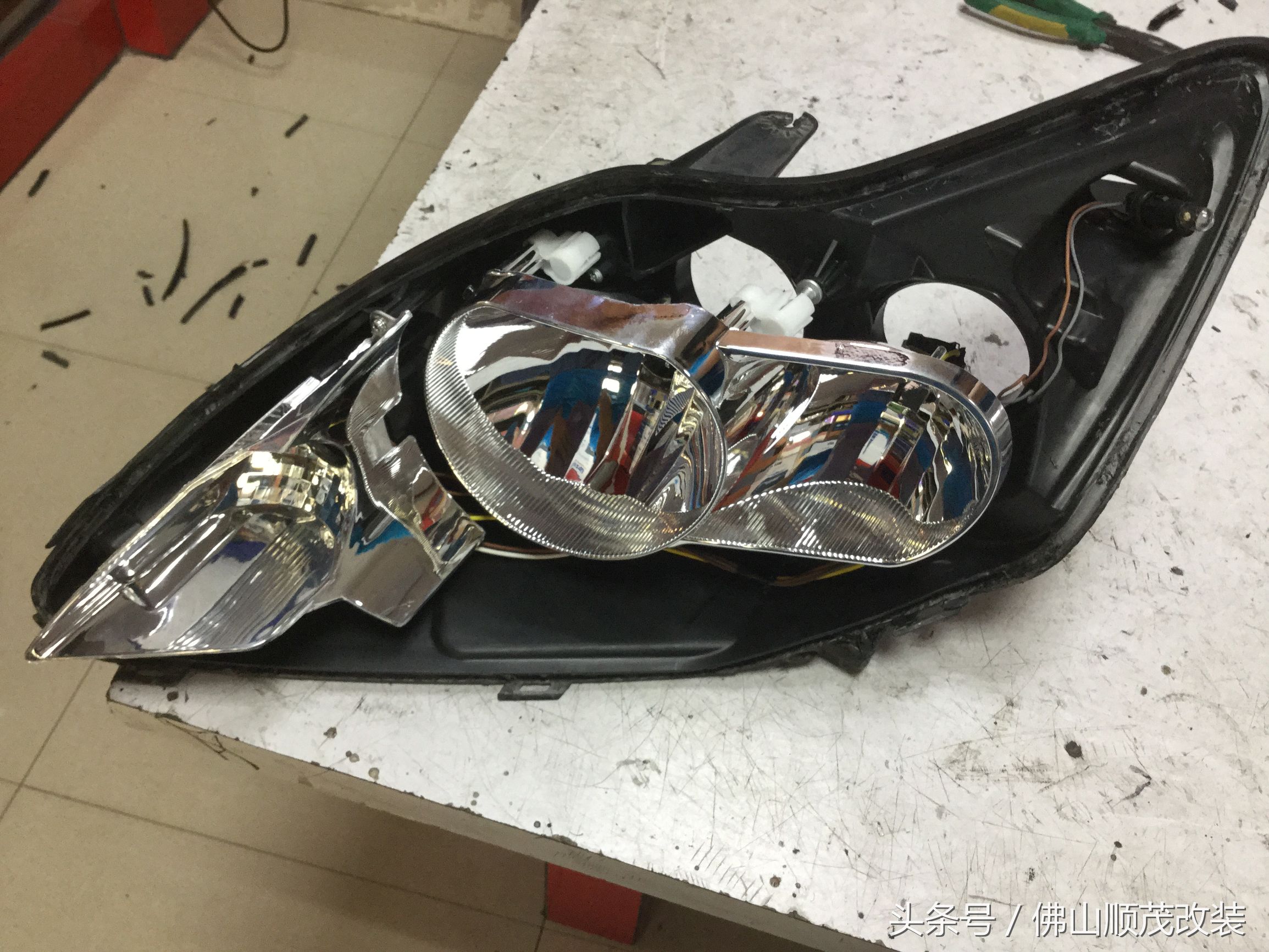 福克斯车灯不一样高,福克斯大灯升级恒威激光大灯