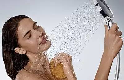 你洗澡用沐浴露还是香皂？医生说真相你一定猜不到！