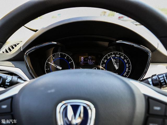 长安悦翔v7的油耗,长安悦翔v72016款1.0t