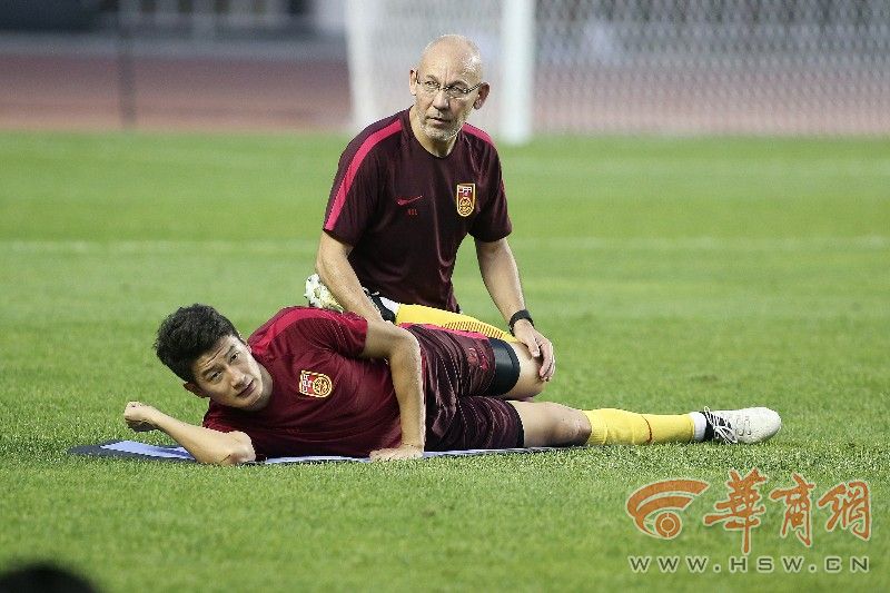 国足西安比赛,国足西安主场球迷呐喊