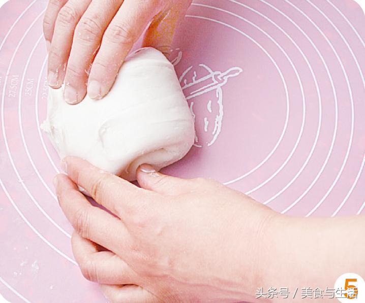 揉面的正确姿势,如何和面快速做面食