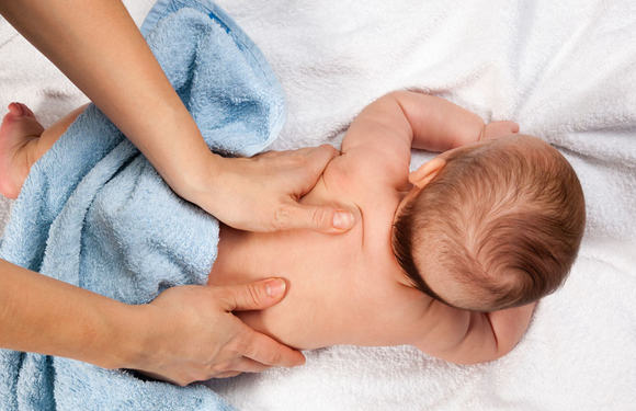 病毒感冒发烧推拿手法,一岁宝宝感冒发烧流鼻涕推拿手法