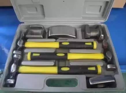 汽车钣金漆面有点凹怎么修,什么是汽车钣金凹凸怎么修复