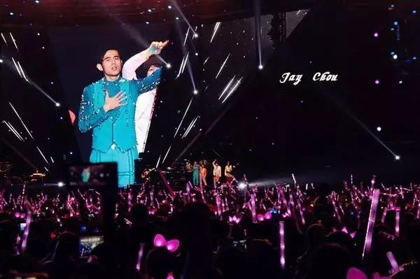 我叫大连，你也可以叫我滨城，这是我的最新简历，请收好！