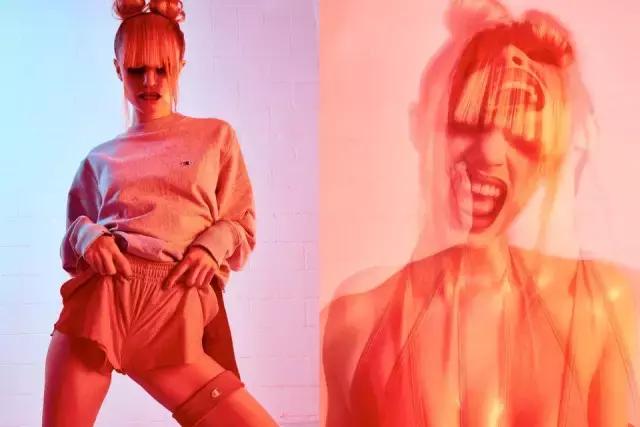 穿了一件很喜欢的卫衣,champion卫衣连帽和圆领