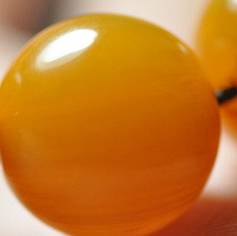 造假蜜蜡的骗局看完一秒揭穿,蜜蜡造假到底有多可怕