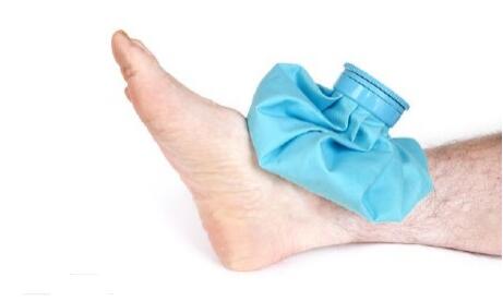 脚扭了肿了鼓包了怎么处理,脚刚扭了应该可以先怎么处理