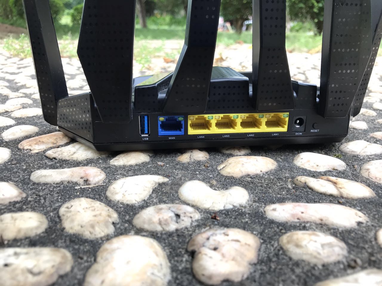 华为和华硕路由器穿墙哪个好,华硕ax3000路由器穿墙