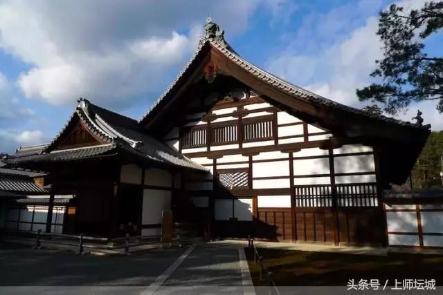 中国寺院和日本寺院都怎么对待和处理偷了寺庙香火钱的众生？