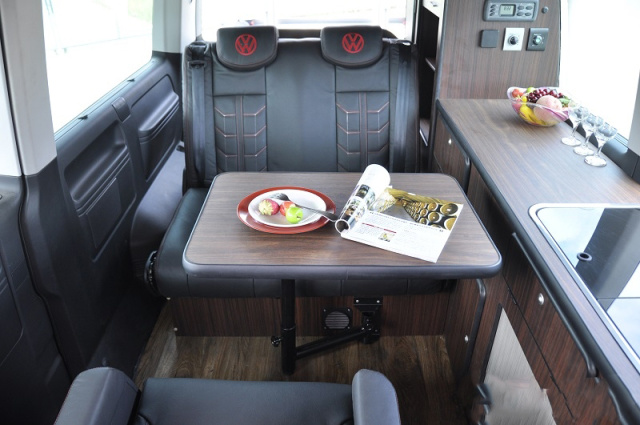 10月RA，中欧奔驰维莱德商旅版、大众T6麦坦威商旅版登陆