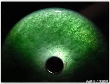 翡翠和玉的区别，看完再也不会傻傻的去买玉了！