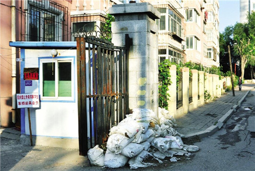 物业走了问题堆下了，弃管小区逐渐变成了大杂院