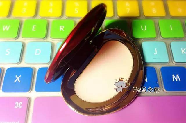 润唇又带颜色的唇膏,什么牌子的唇膏润唇最好