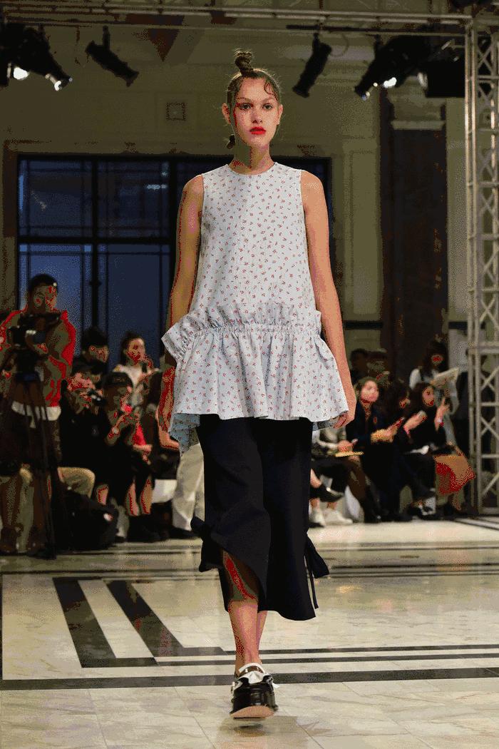 我们在上海时装周最忙的档口，“入侵”了设计师们的手机相册