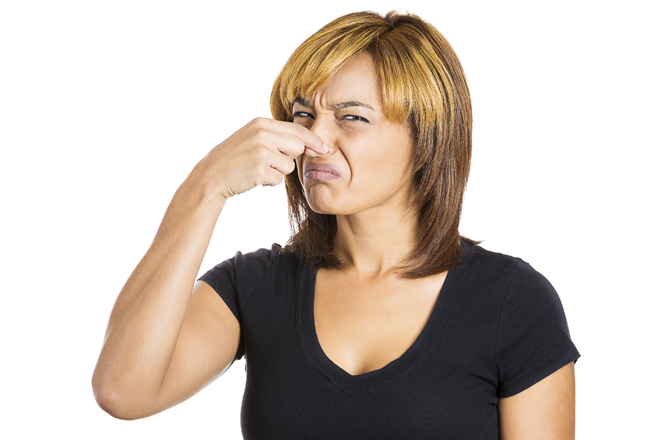 秋天脚出汗有酸臭味是怎么回事,胖子出汗身上有股酸臭味怎么办