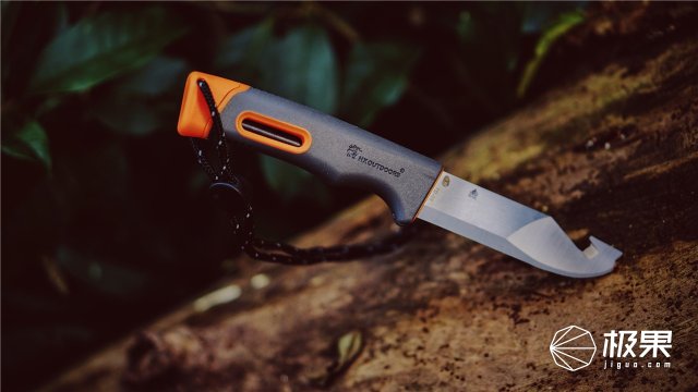 这盒子还没手掌大，里面的工具却比工具箱还全，野外保命全靠它