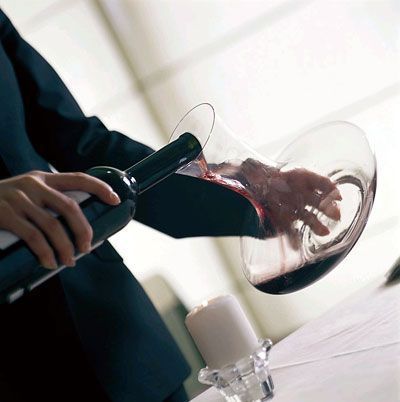 老年人喝红酒的好处和坏处,常喝红酒对睡眠有好处吗