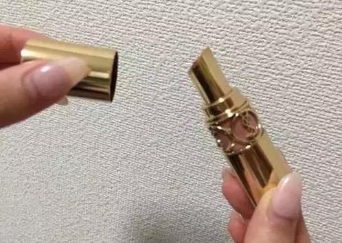 用完的ysl方管口红怎么弄出来,ysl小黑管口红使用方法