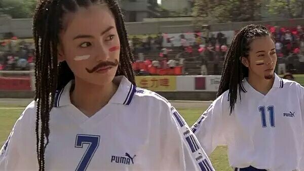 周星驰与吴孟达少林足球唱歌片段,少林足球周星驰吴孟达找陈国坤