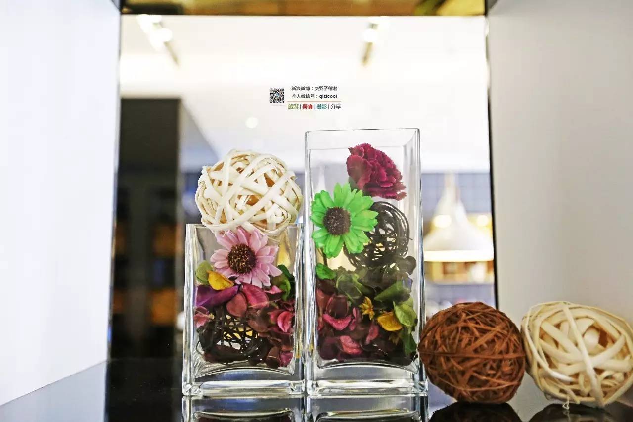 这一家酒店有门童，叫“白手套”。