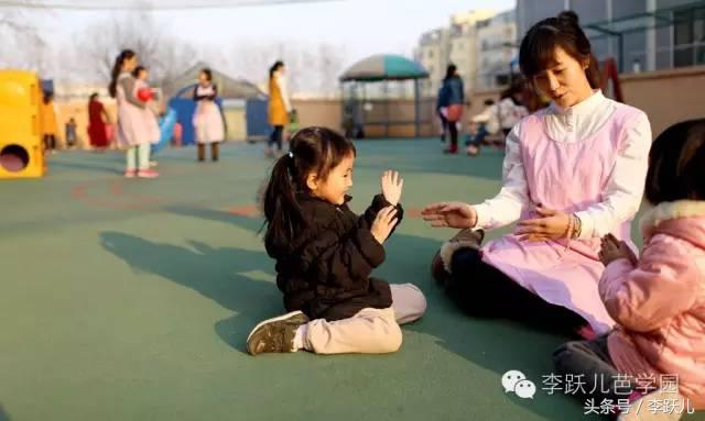 孩子难以融入集体如何开导,孩子不爱与人沟通怎么去引导