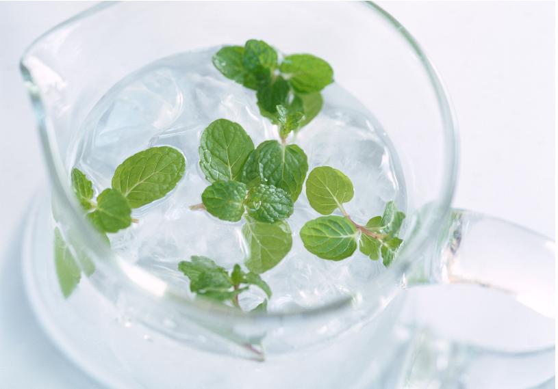 阳台种花草很麻烦,阳台种花草长茂盛了