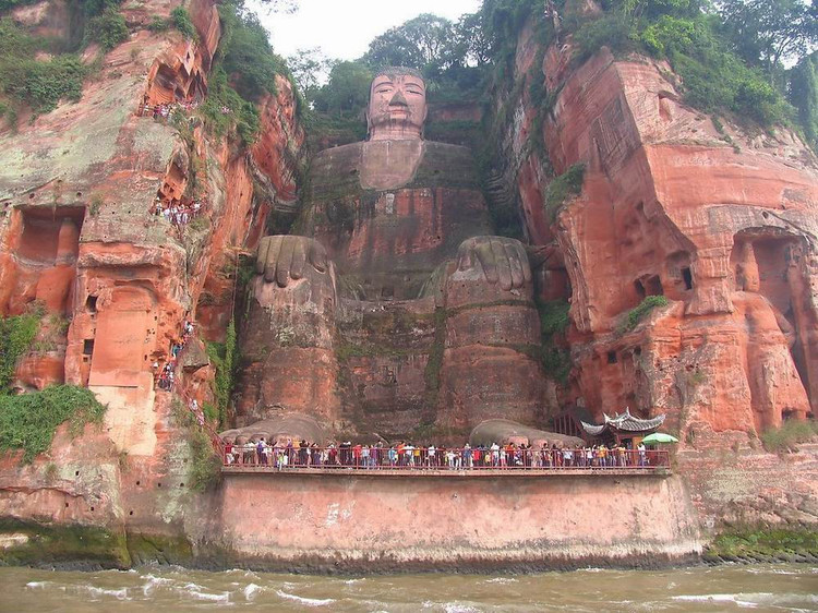 十三尊巨佛是什么,中国的十三尊巨佛