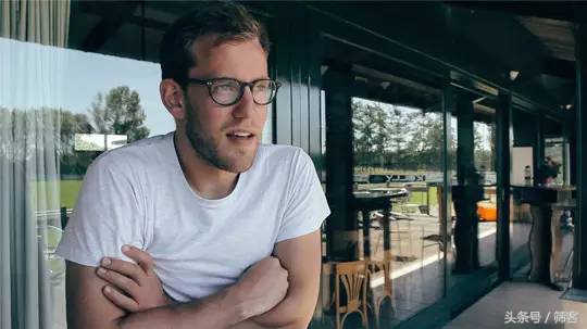 一个无聊的吃人游戏，却拯救了无数低头族