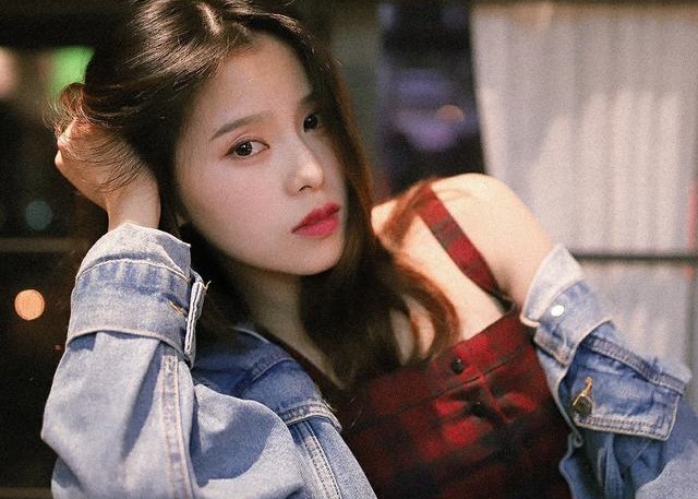 小说：男子身无分文却想给妹妹买礼物，想出妙招找死对头“借”钱