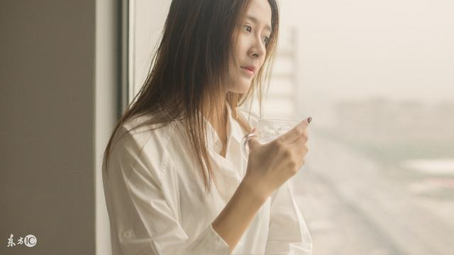 小说：少年被美女用皮鞭抽打，少年实在忍无可忍，一只手解决