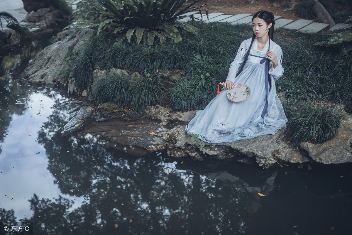 小说：前世的她从未体验过学校生活，没想到今生居然进学校了