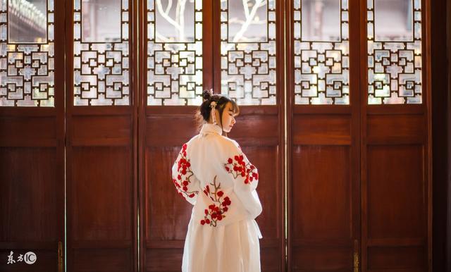 小说：她给邻家大叔治腿，孰料村里疯传，她想招大叔儿子当女婿