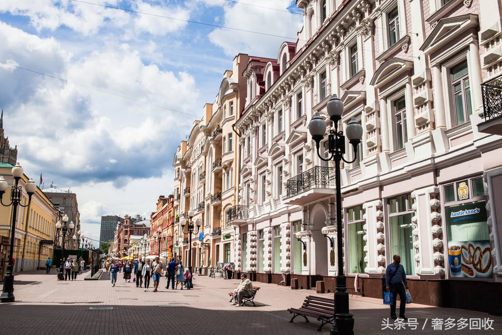 十大奢侈品购物天堂,巴黎香榭丽舍大道奢侈品店购物