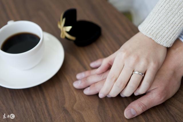 小说他本是富家公子却被错换人生,小说他是一个平凡的富家公子