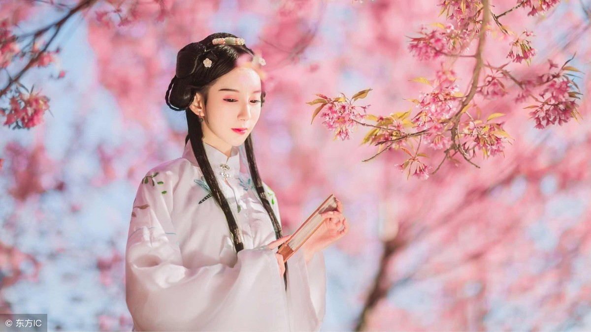 小说：村长家的傻儿子每天都找她，这才一天不出现，她就快想疯了