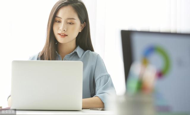 小伙遇到十年前的女友小说,遇到多年前分手的女朋友小说