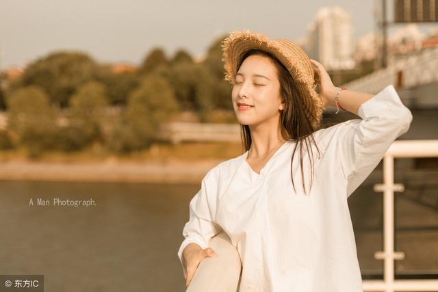 小说她穿越而来,她从未来过小说简介