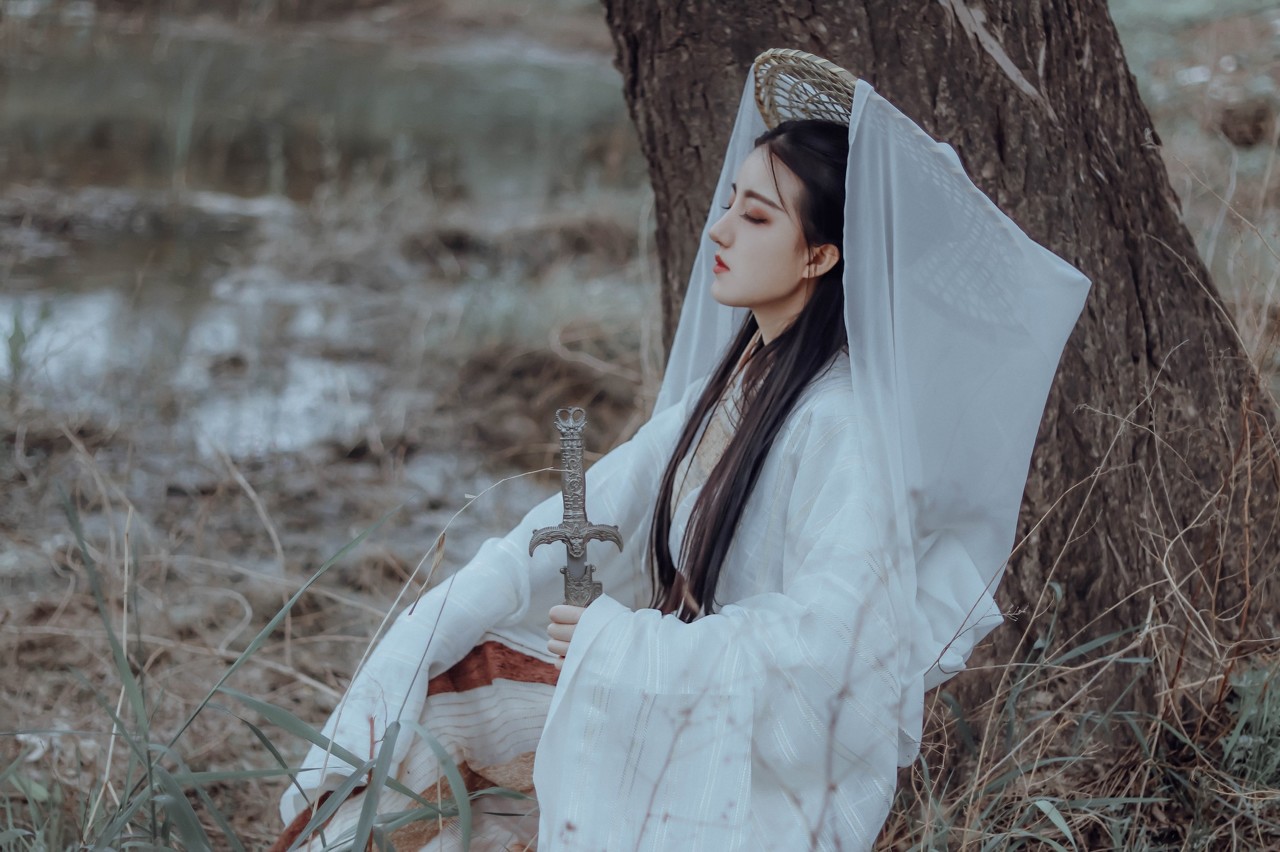 小说：军神查案，男子却羞辱他是一介白衣，他：谁敢拦，直接斩了