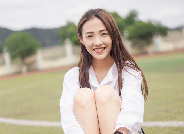 小说：觉醒后，女配她带着红包群修仙了