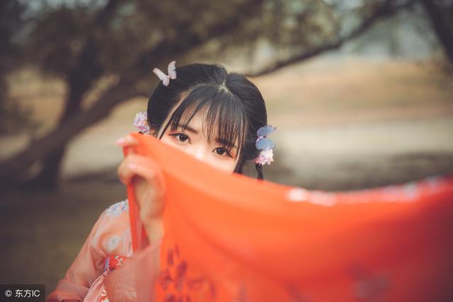 小说：酒会上，他似乎喝多了去了花园，她好心给他送水却被强吻