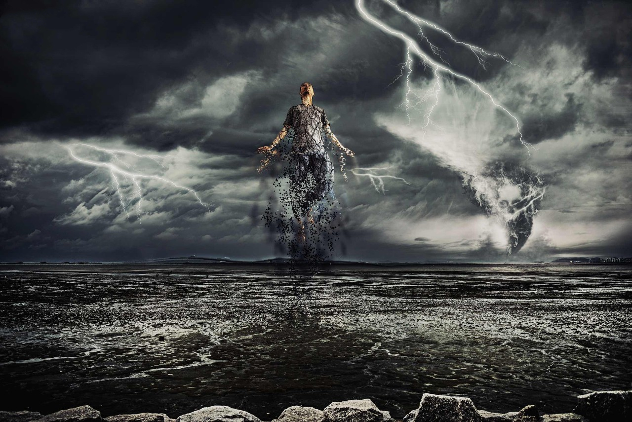 小说：重生仙尊神识耗尽，竟炼出了储物空间戒指，父亲震惊不已