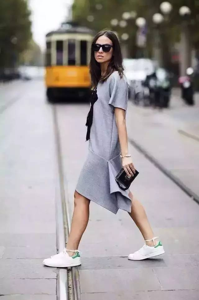 运动鞋配裙子的穿法图2018,2021运动鞋配裙子的穿法图